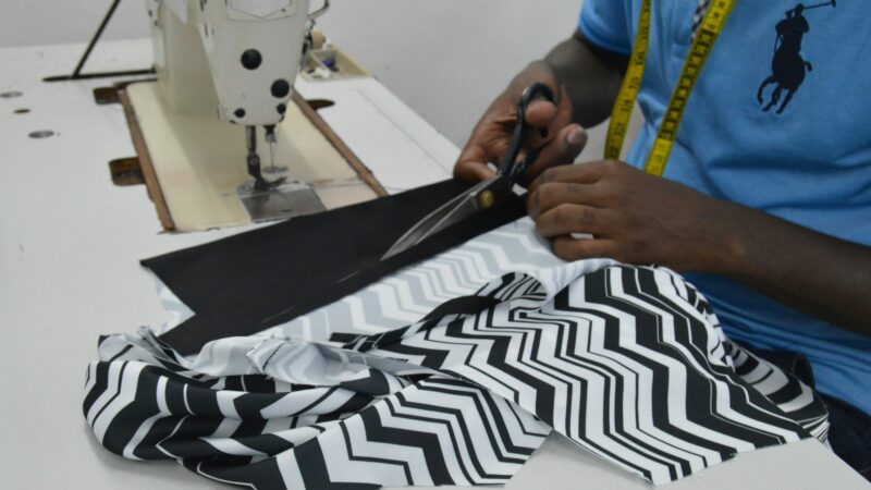 Personne en bleu couture